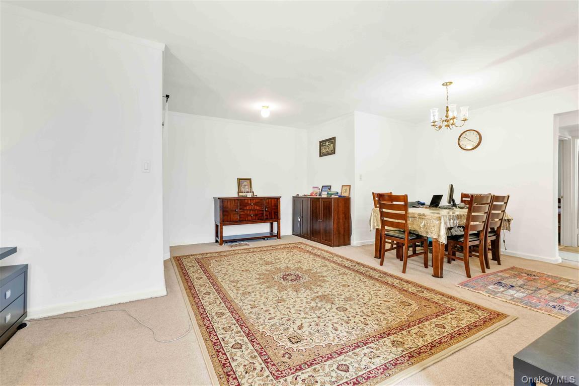 #11 photo, 141-05 Pershing Crescent, Куинс ‖ Briarwood , NY 11435