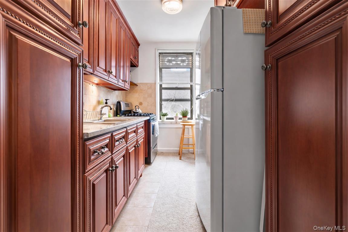 #12 photo, 141-05 Pershing Crescent, Куинс ‖ Briarwood , NY 11435