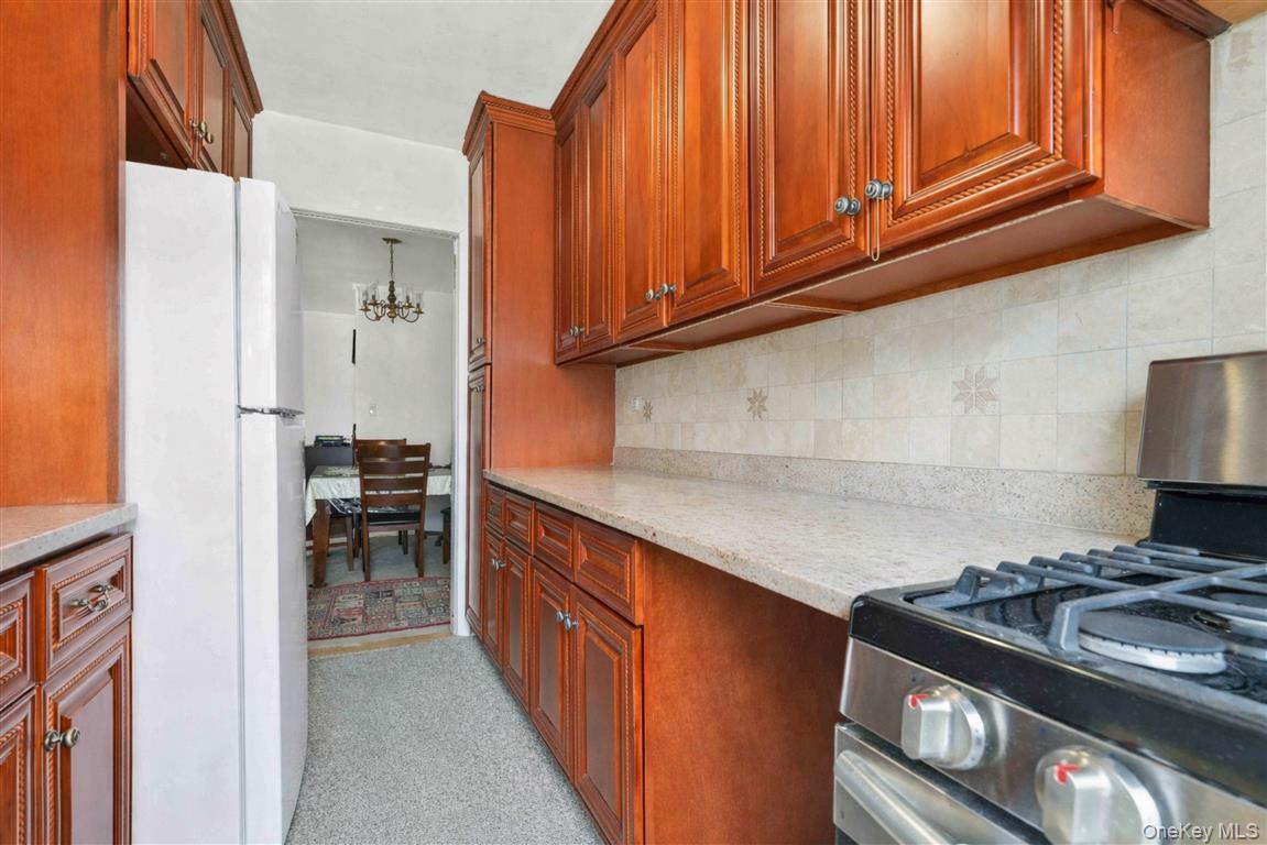 #14 photo, 141-05 Pershing Crescent, Куинс ‖ Briarwood , NY 11435