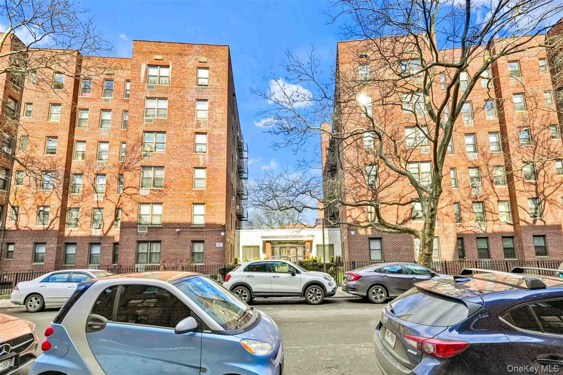 #2 photo, 141-05 Pershing Crescent, Куинс ‖ Briarwood , NY 11435