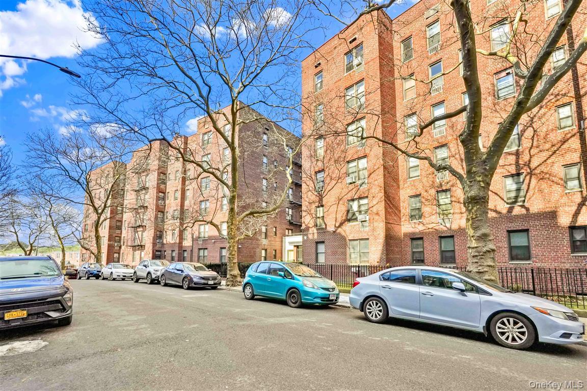 #3 photo, 141-05 Pershing Crescent, Куинс ‖ Briarwood , NY 11435