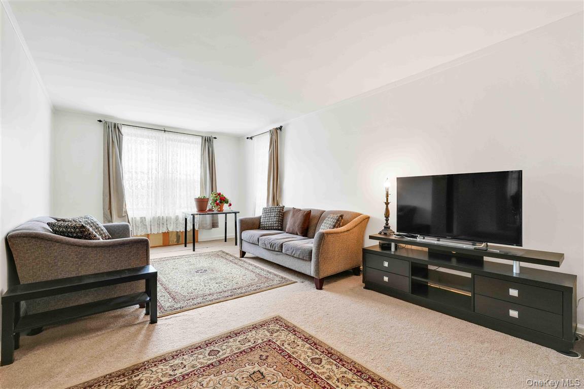 #7 photo, 141-05 Pershing Crescent, Куинс ‖ Briarwood , NY 11435