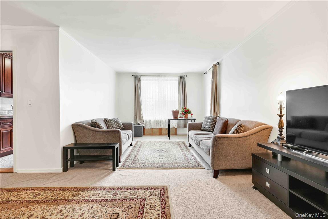 #9 photo, 141-05 Pershing Crescent, Куинс ‖ Briarwood , NY 11435