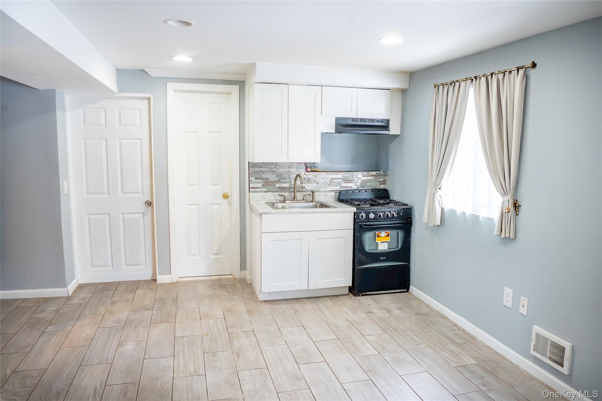 #12 photo, 1682 Church Street, Holbrook , NY 11741