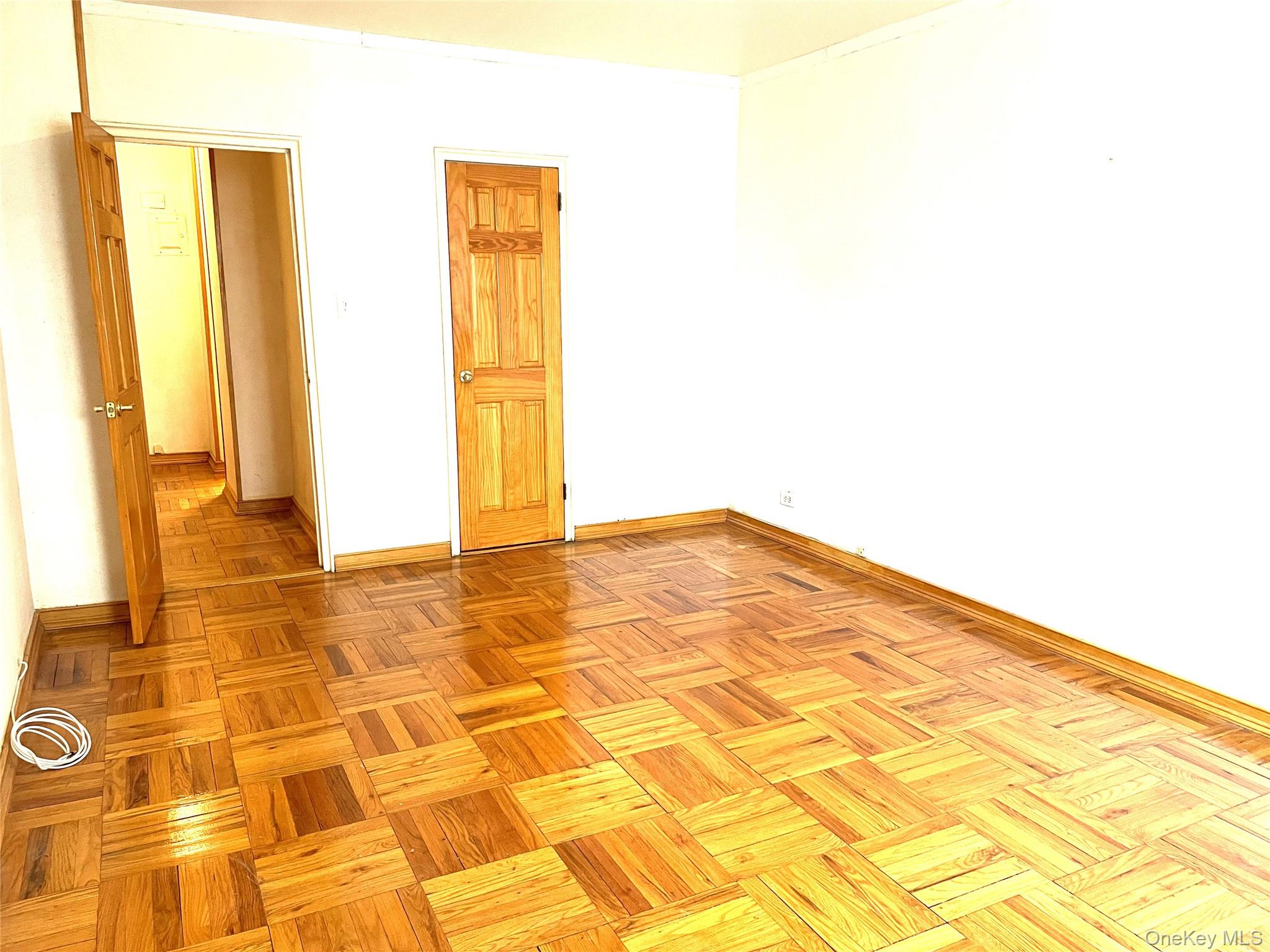 #12 photo, 110-45 Queens BLvd, קווינס Forest Hills , NY 11375