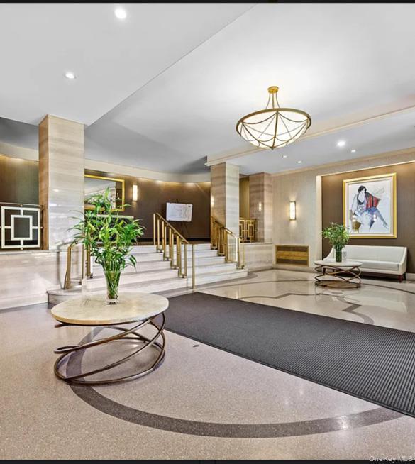 #19 photo, 110-45 Queens BLvd, קווינס Forest Hills , NY 11375