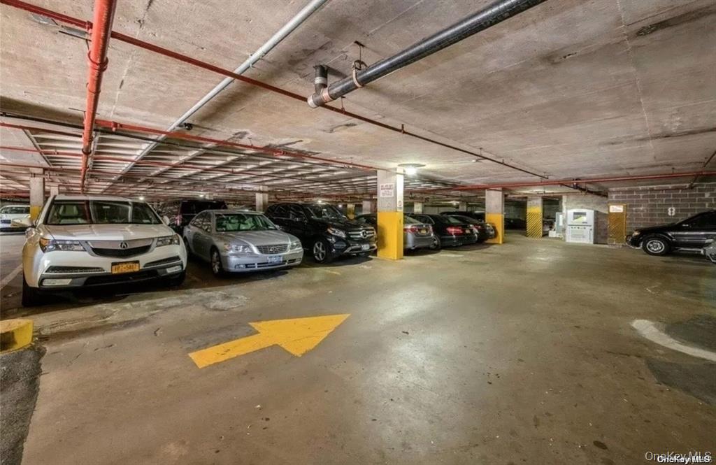 #15 photo, 150-38 Union Turnpike, কুইন্‌স Kew Garden Hills , NY 11367