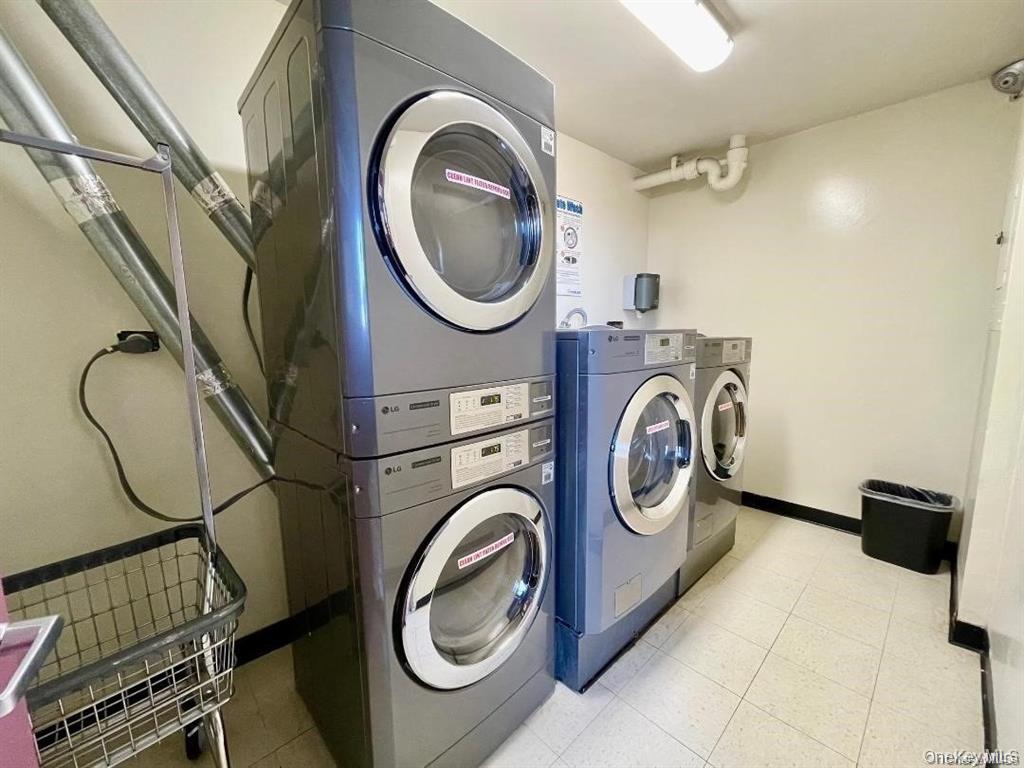 #16 photo, 150-38 Union Turnpike, কুইন্‌স Kew Garden Hills , NY 11367