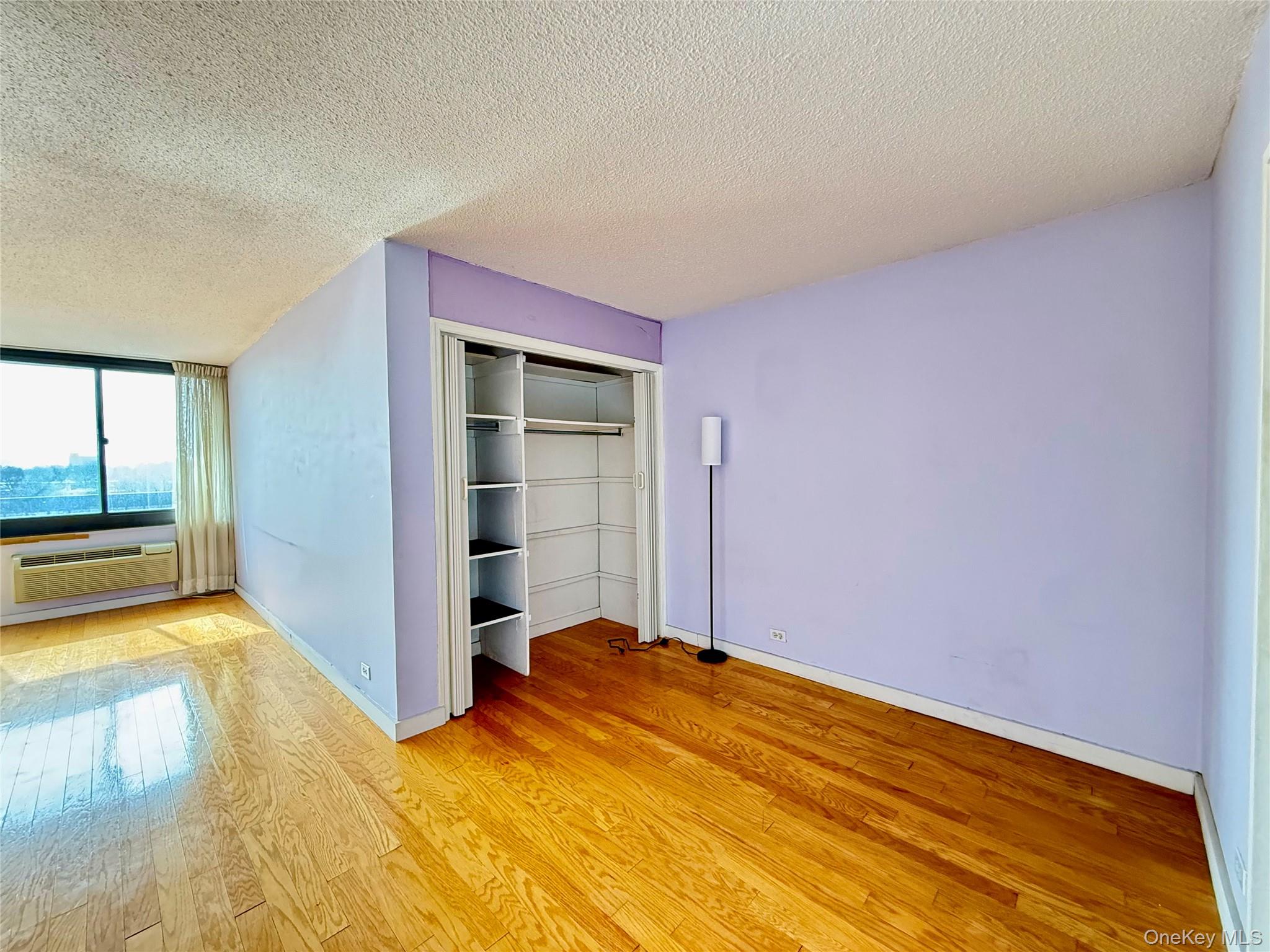 #4 photo, 150-38 Union Turnpike, কুইন্‌স Kew Garden Hills , NY 11367