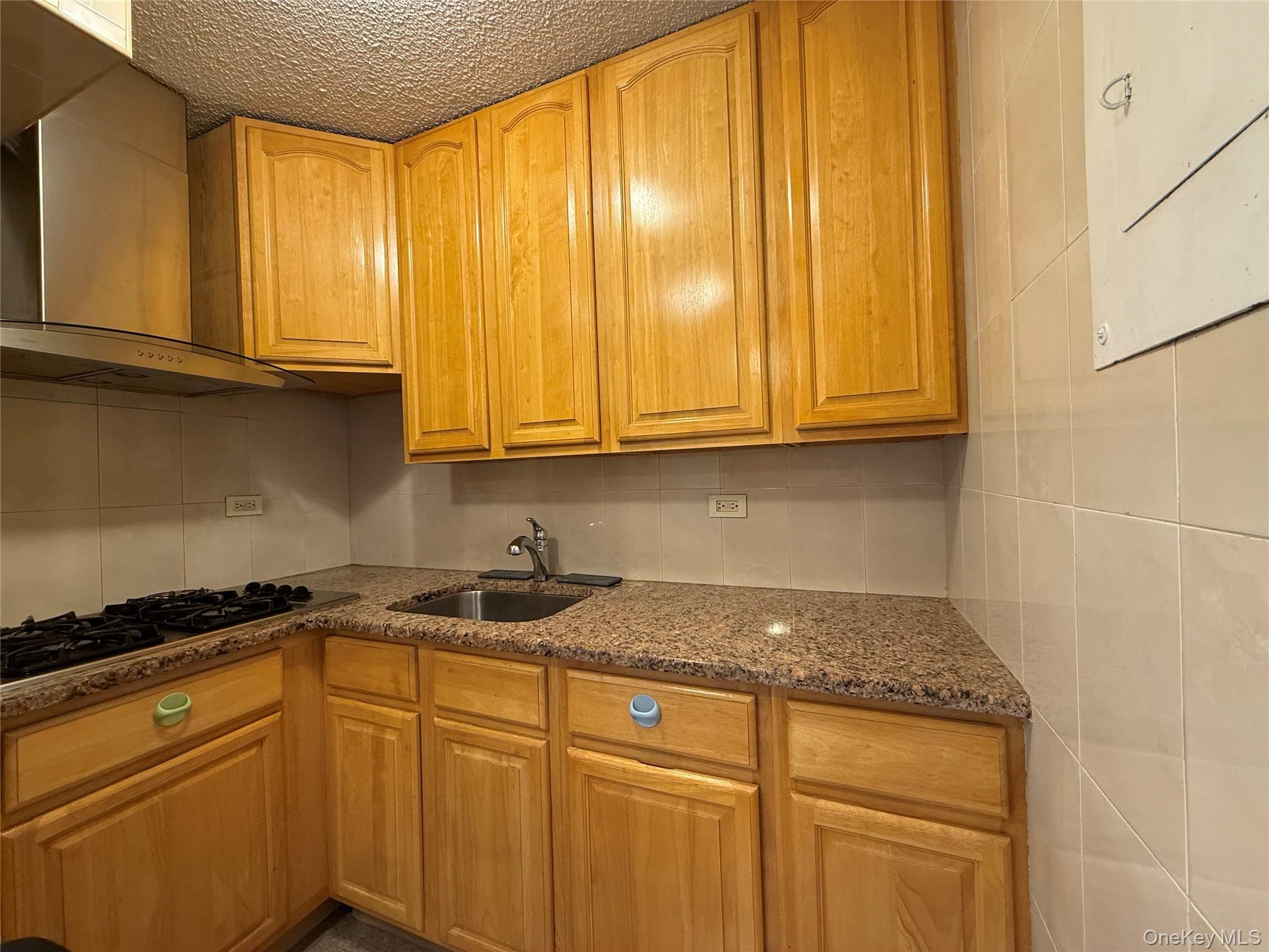 #6 photo, 150-38 Union Turnpike, কুইন্‌স Kew Garden Hills , NY 11367