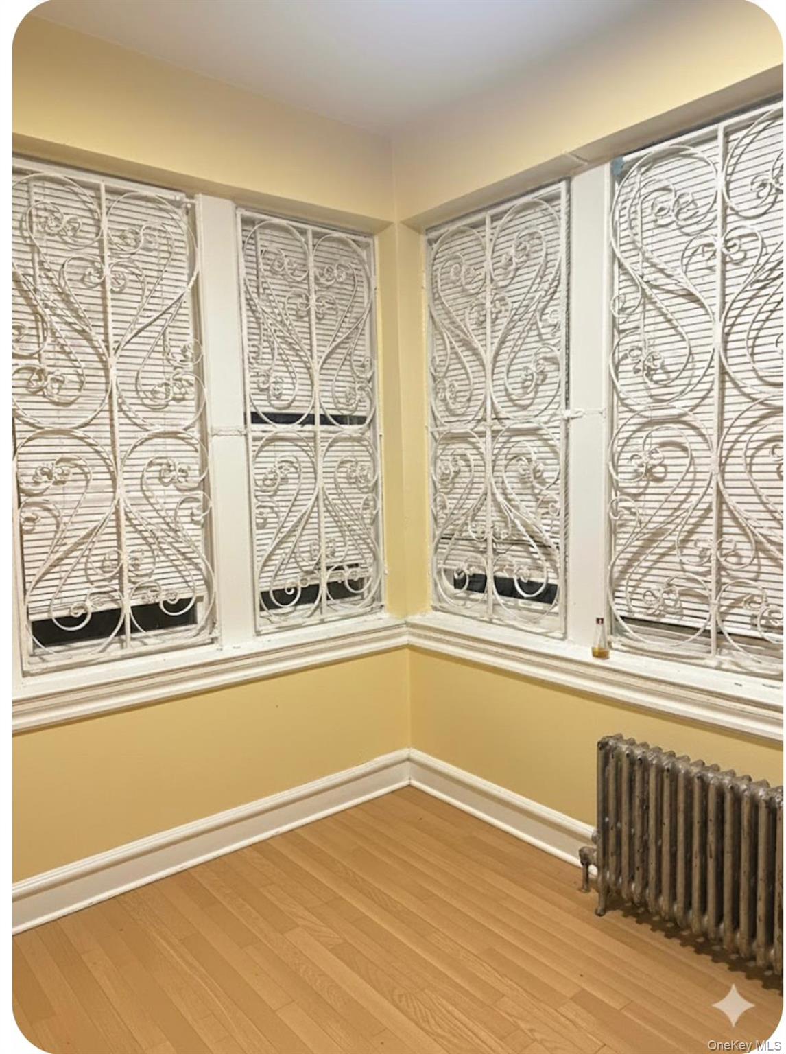 #10 photo, 3558 71st Street, कुईंस Jackson Heights , NY 11372