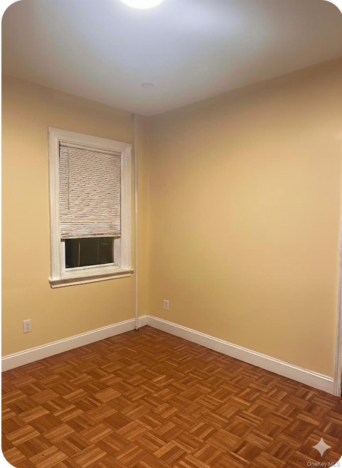 #12 photo, 3558 71st Street, कुईंस Jackson Heights , NY 11372