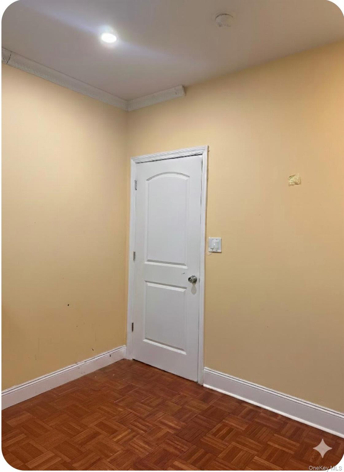 #4 photo, 3558 71st Street, कुईंस Jackson Heights , NY 11372