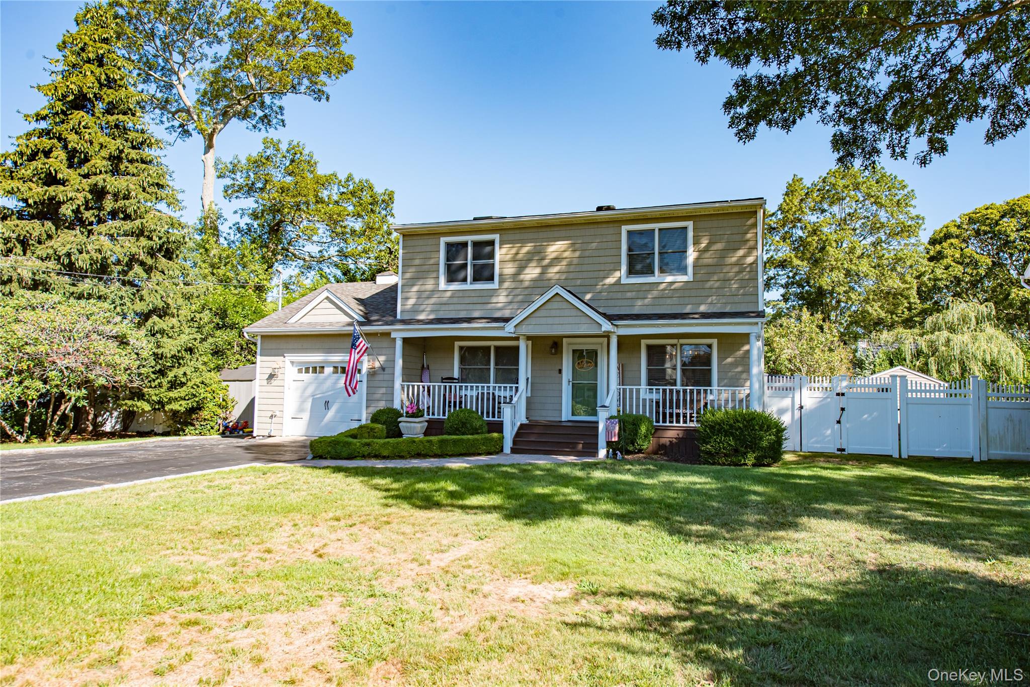 #1 photo, 9 Donna Place, מחוז סאפוק East Islip , NY 11730