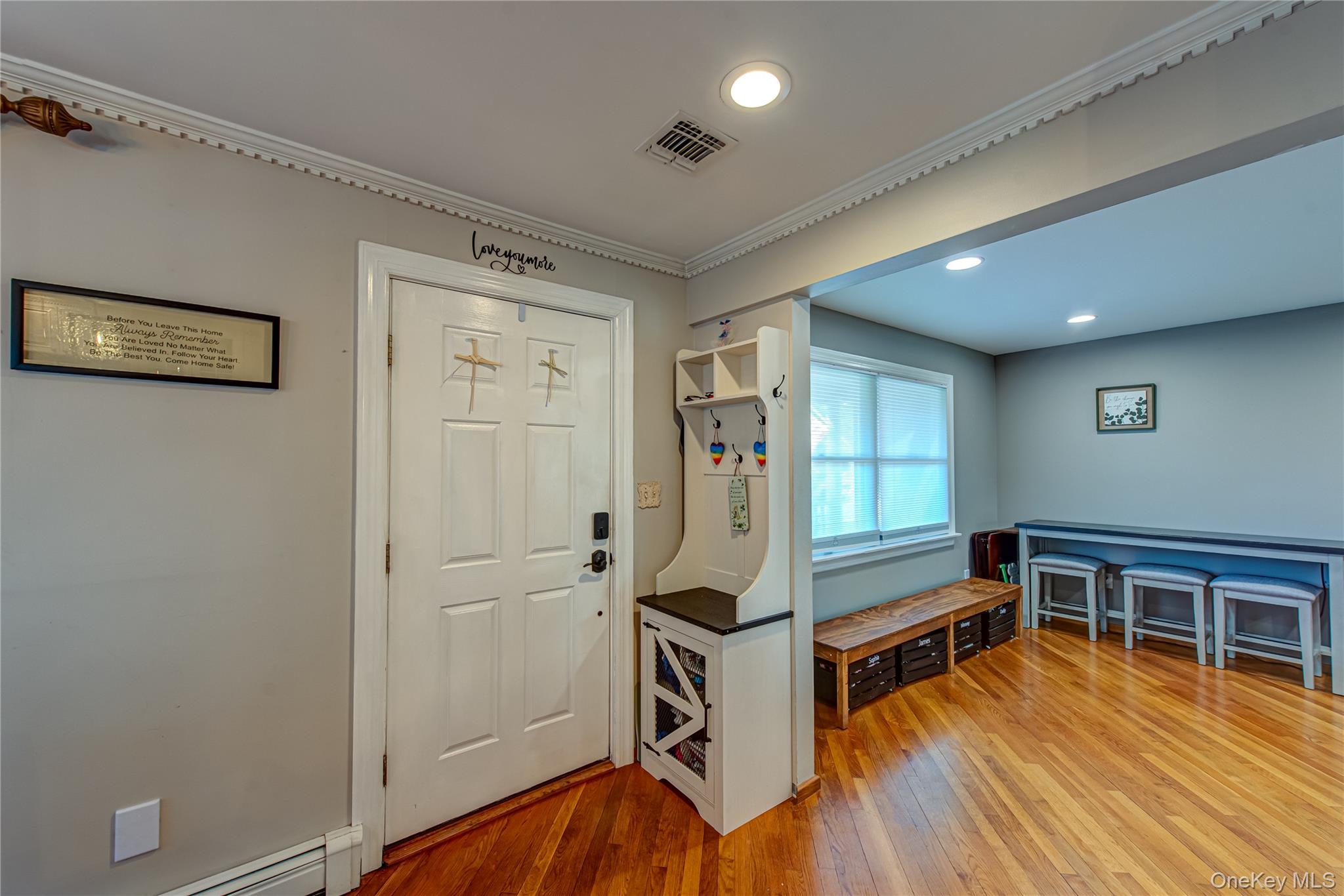 #17 photo, 9 Donna Place, מחוז סאפוק East Islip , NY 11730