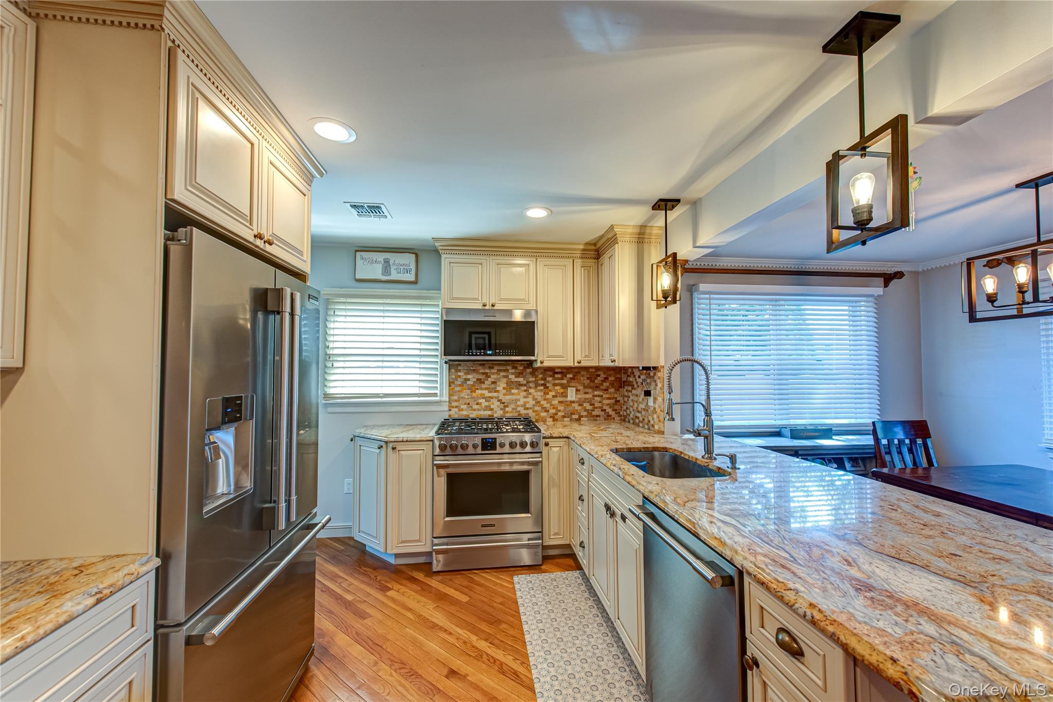 #19 photo, 9 Donna Place, מחוז סאפוק East Islip , NY 11730