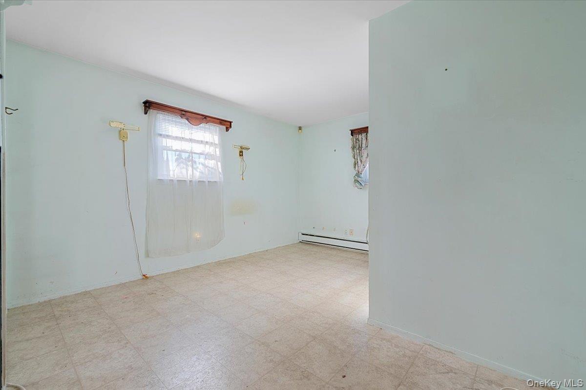 #11 photo, 342 9th Street, מחוז סאפוק West Babylon , NY 11704