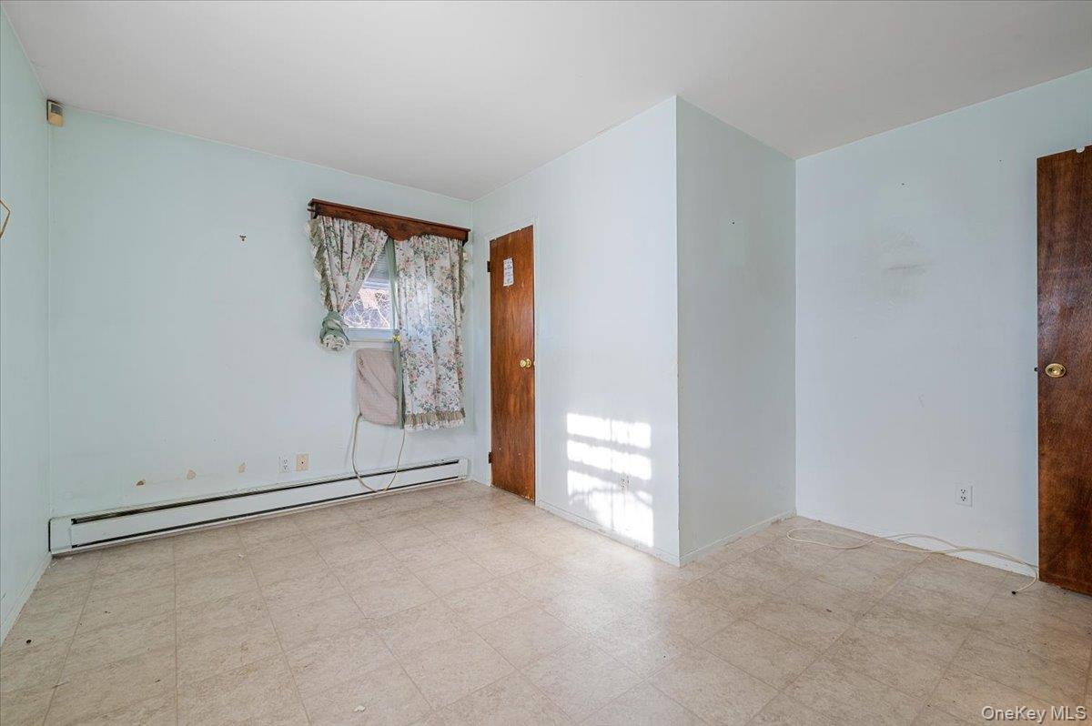 #12 photo, 342 9th Street, מחוז סאפוק West Babylon , NY 11704