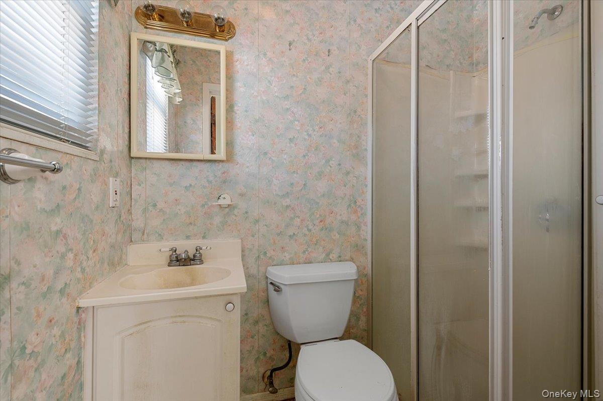 #13 photo, 342 9th Street, מחוז סאפוק West Babylon , NY 11704