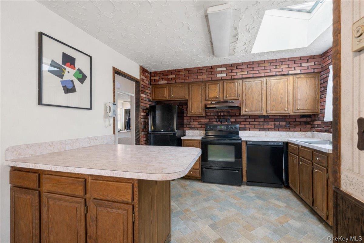 #6 photo, 342 9th Street, מחוז סאפוק West Babylon , NY 11704