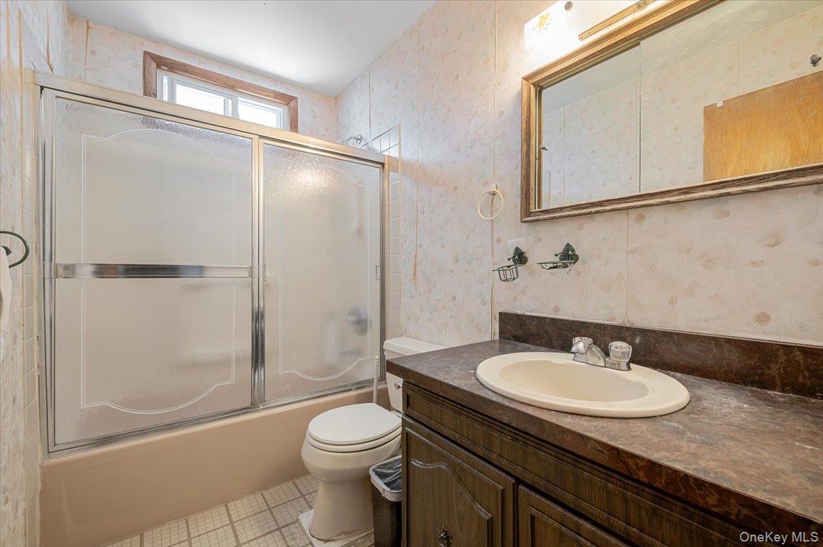 #9 photo, 342 9th Street, מחוז סאפוק West Babylon , NY 11704