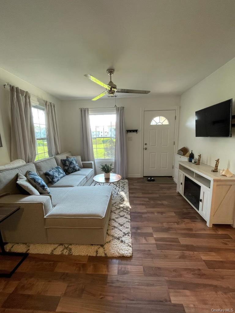 #3 photo, 208 Fairview Circle, Middle Island , NY 11953