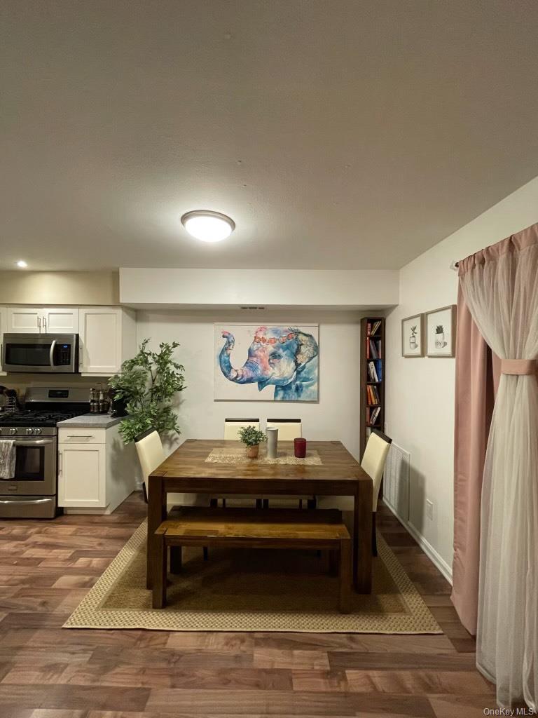 #4 photo, 208 Fairview Circle, Middle Island , NY 11953