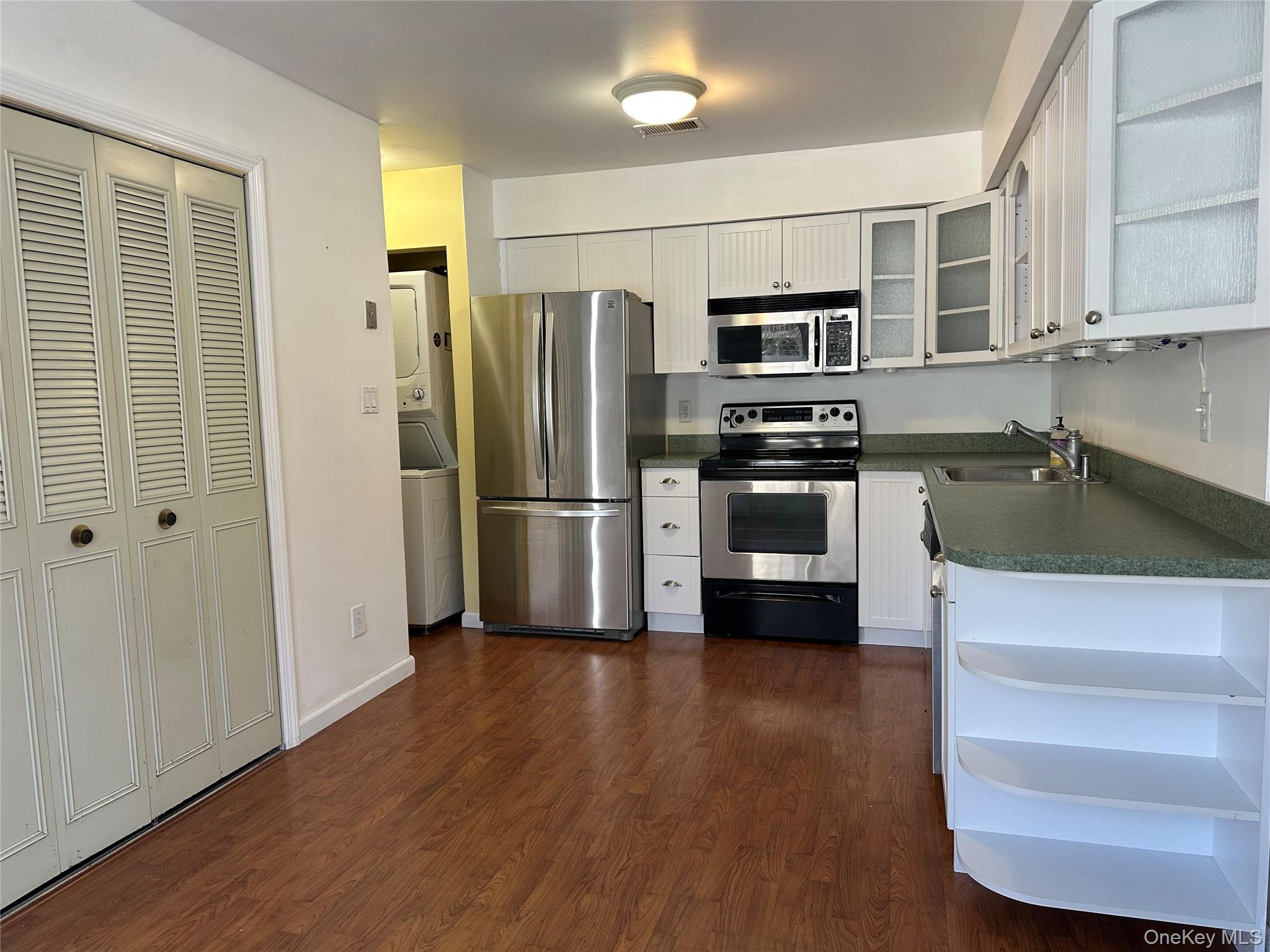 #3 photo, 223 Springmeadow Drive, Holbrook , NY 11741