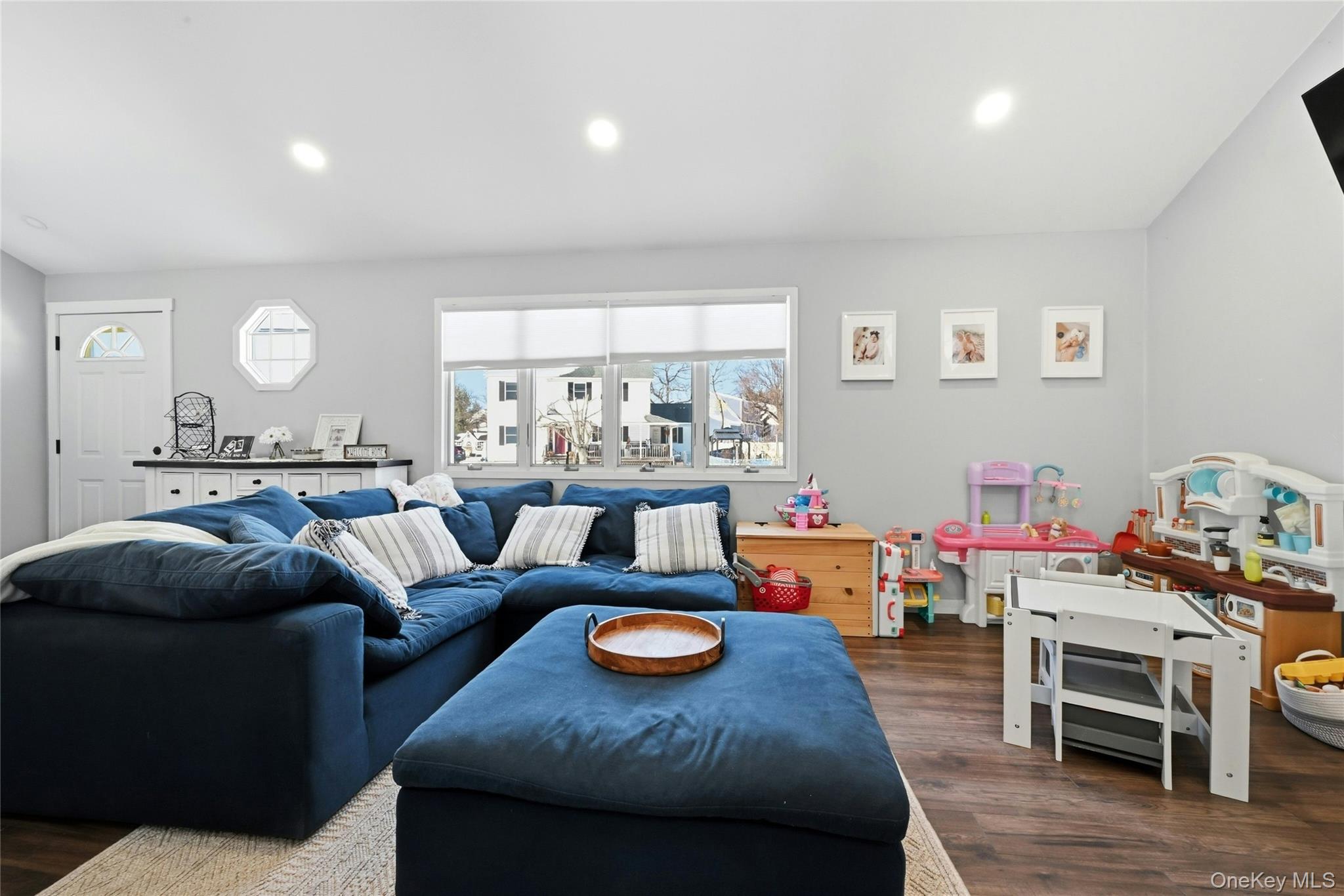 #13 photo, 418 Old Farmingdale Road, West Babylon , NY 11704