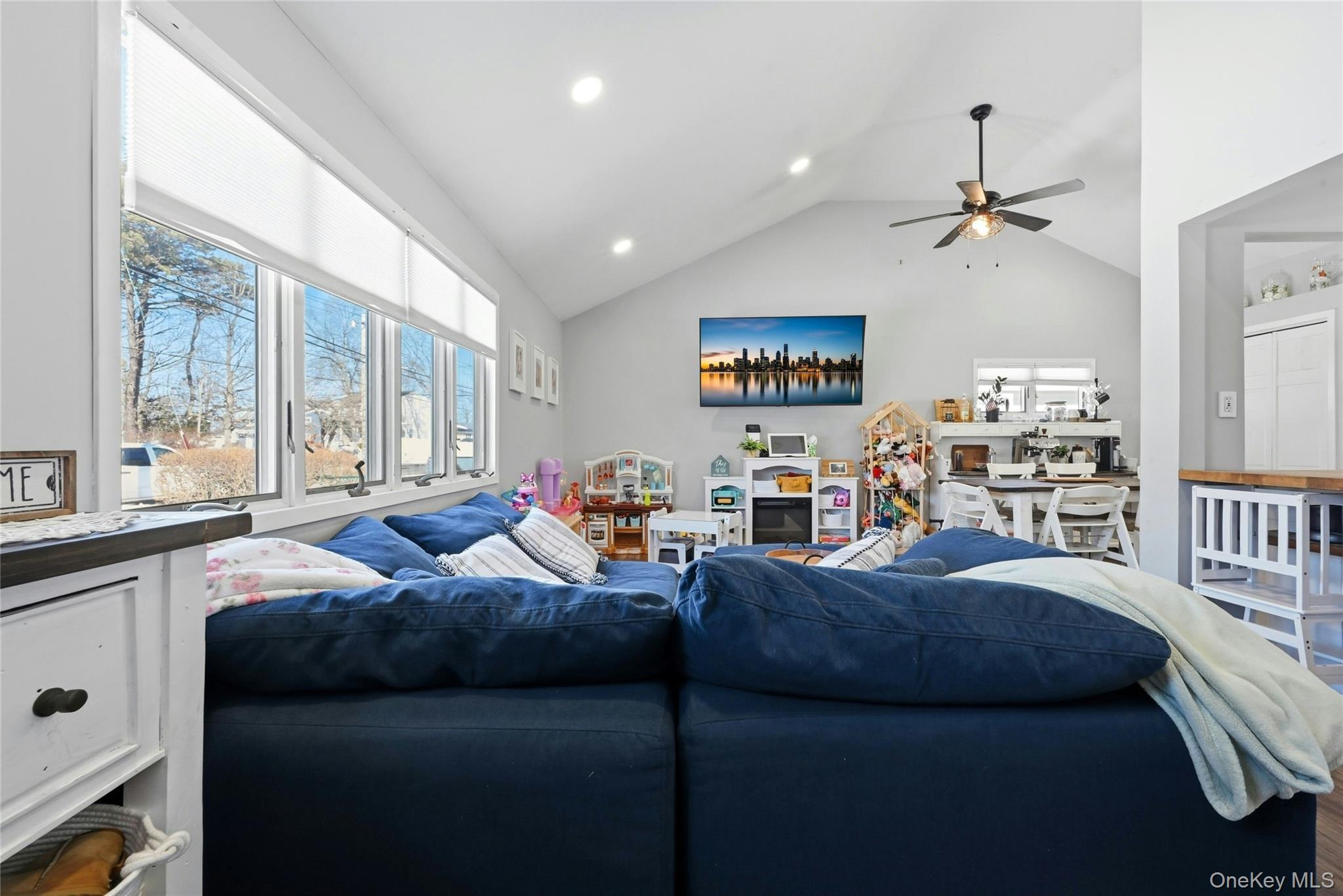 #14 photo, 418 Old Farmingdale Road, West Babylon , NY 11704