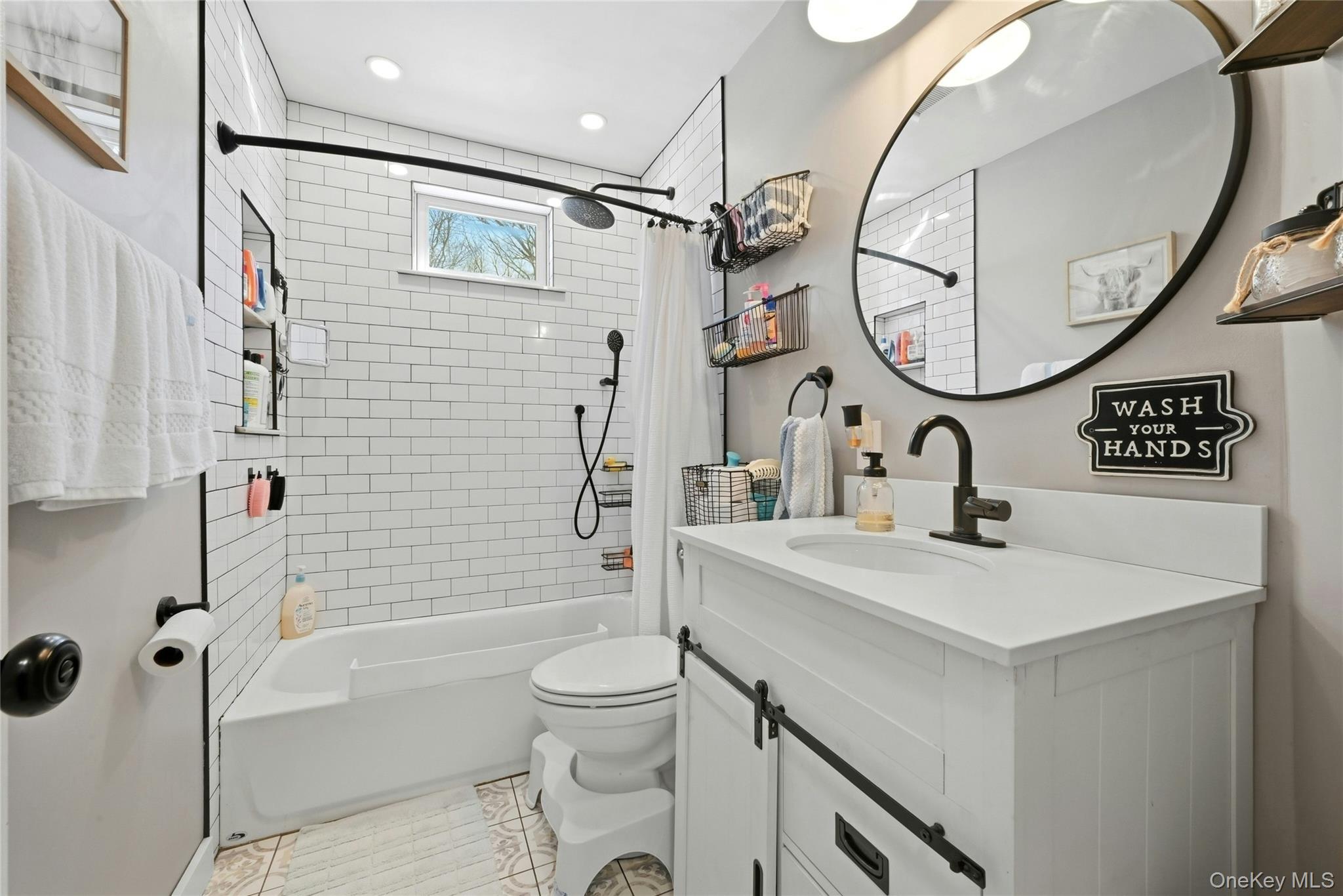 #18 photo, 418 Old Farmingdale Road, West Babylon , NY 11704