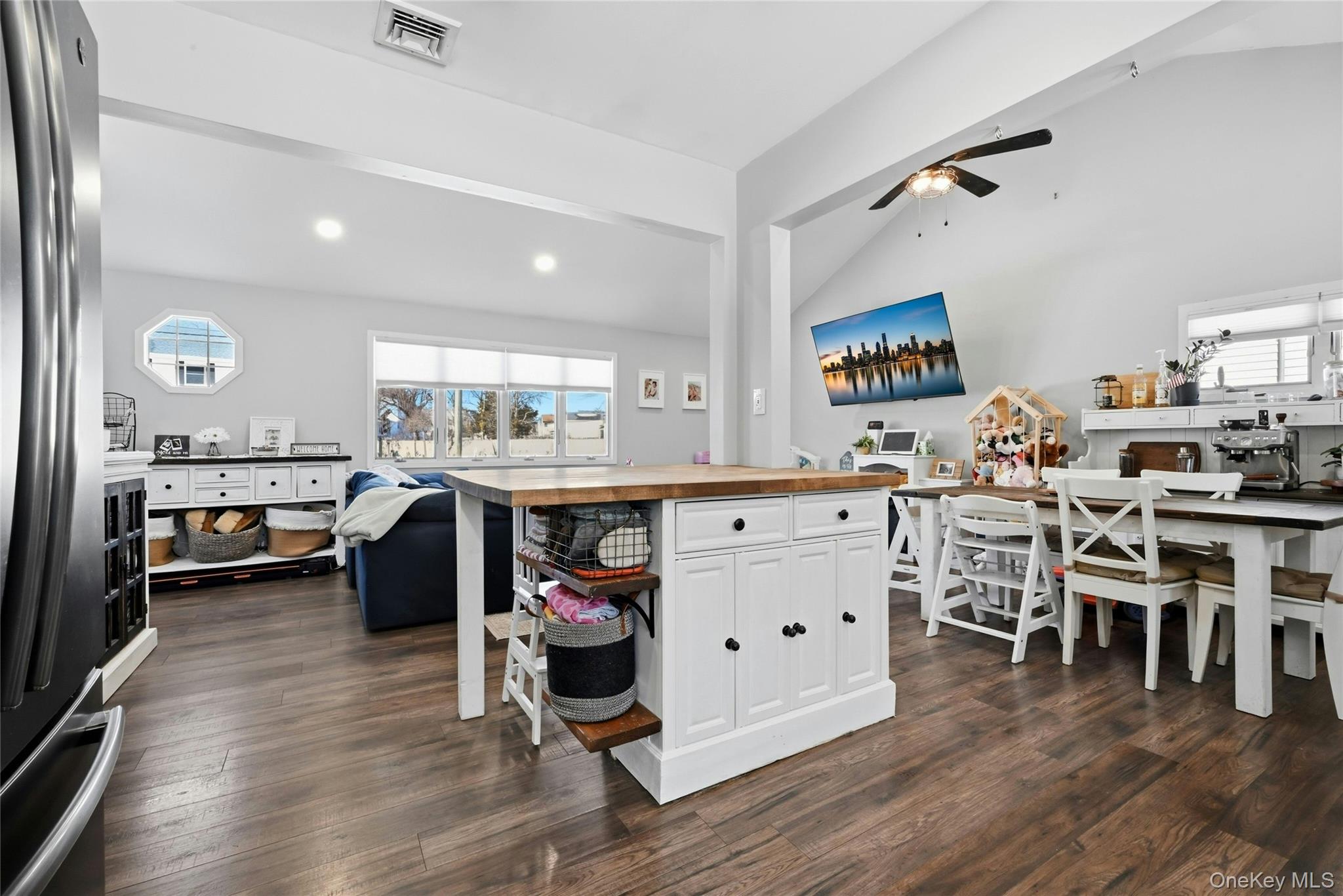 #8 photo, 418 Old Farmingdale Road, West Babylon , NY 11704