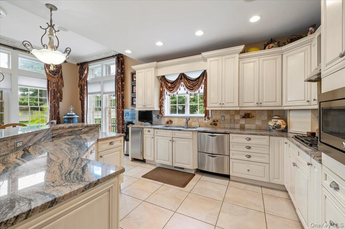 #10 photo, 44 Legends Circle, מחוז סאפוק Melville , NY 11747