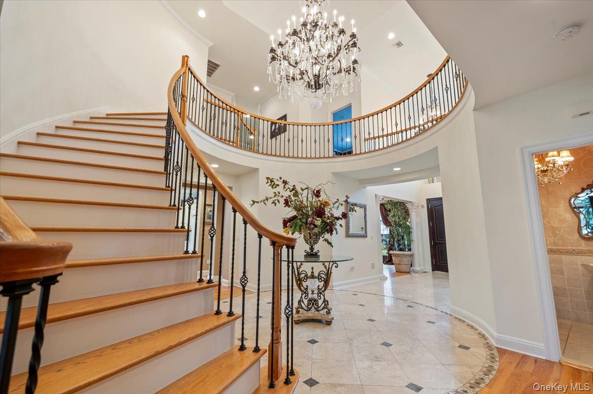 #19 photo, 44 Legends Circle, מחוז סאפוק Melville , NY 11747