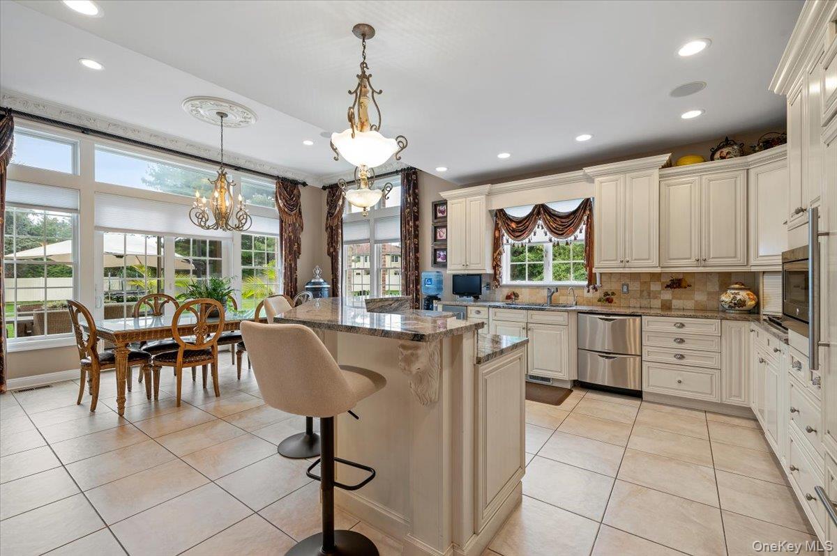 #9 photo, 44 Legends Circle, מחוז סאפוק Melville , NY 11747