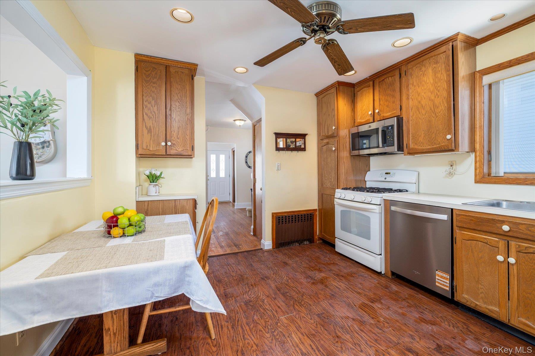 #14 photo, 43 Garfield Place, מחוז נסאו East Rockaway , NY 11518