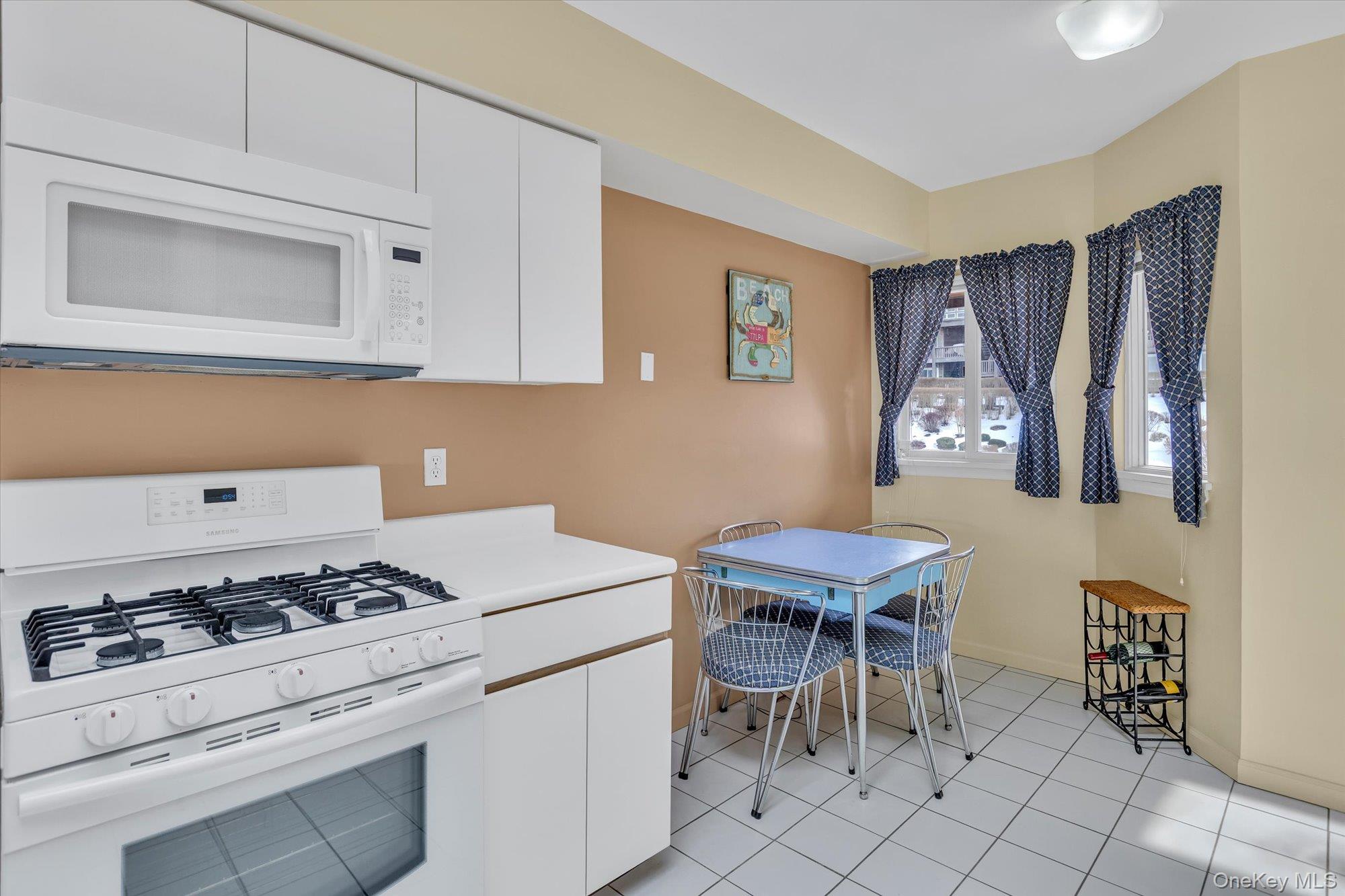 #9 photo, 312 Fox Hill Drive, מחוז סאפוק Baiting Hollow , NY 11933