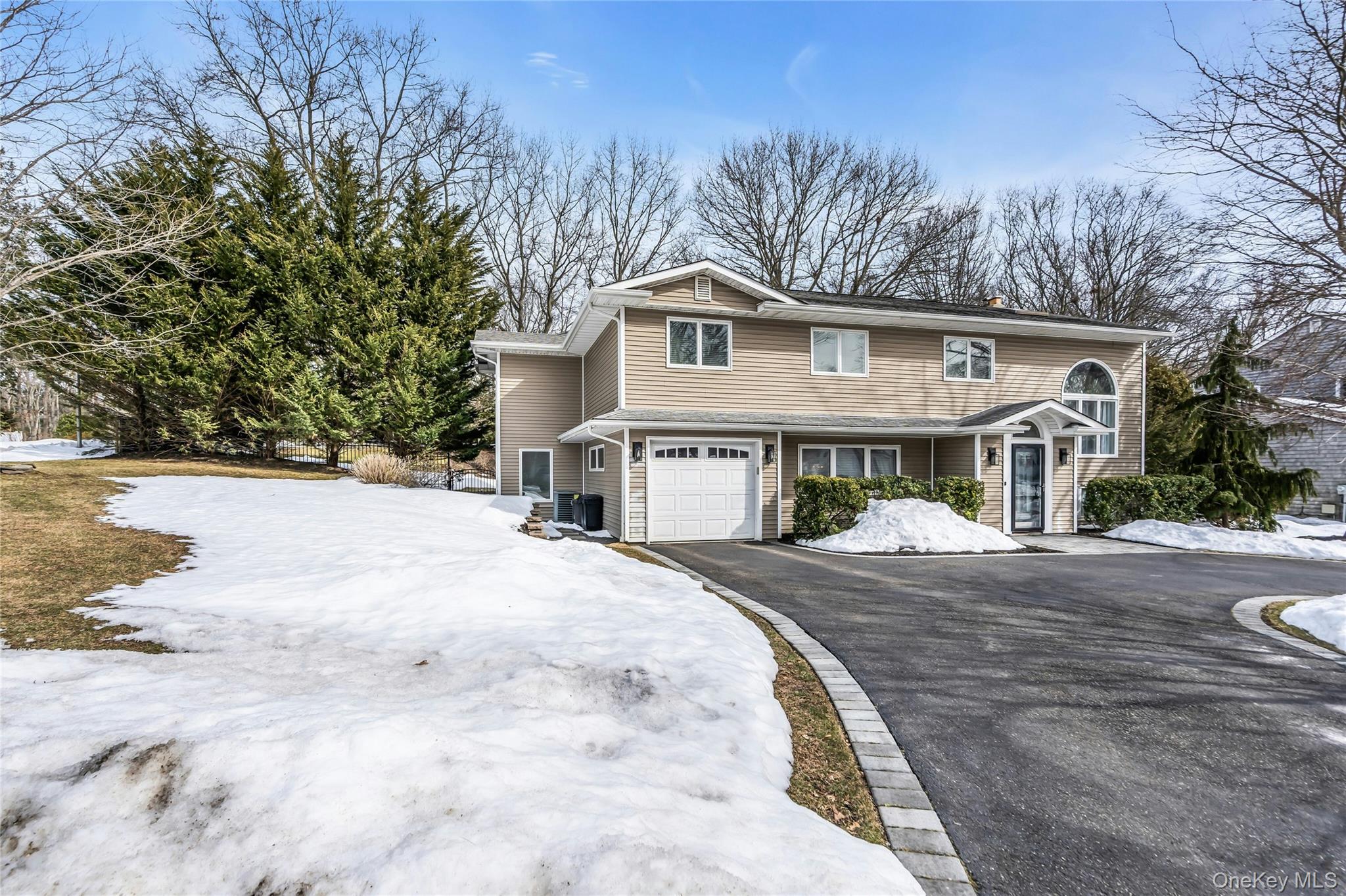 #1 photo, 54 Valleywood Road, מחוז סאפוק Commack , NY 11725