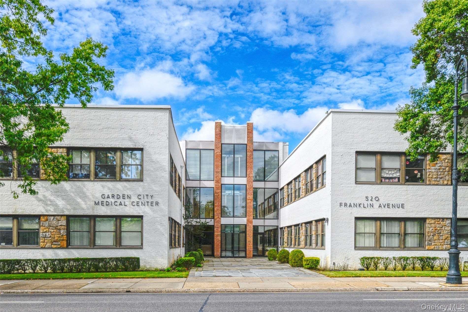 #3 photo, 520 Franklin Avenue, Garden City , NY 11530