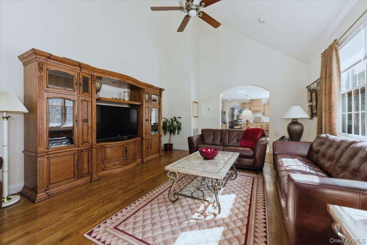 #8 photo, 8 Hilltop Drive, 뉴욕주 Yorktown Heights , NY 10598