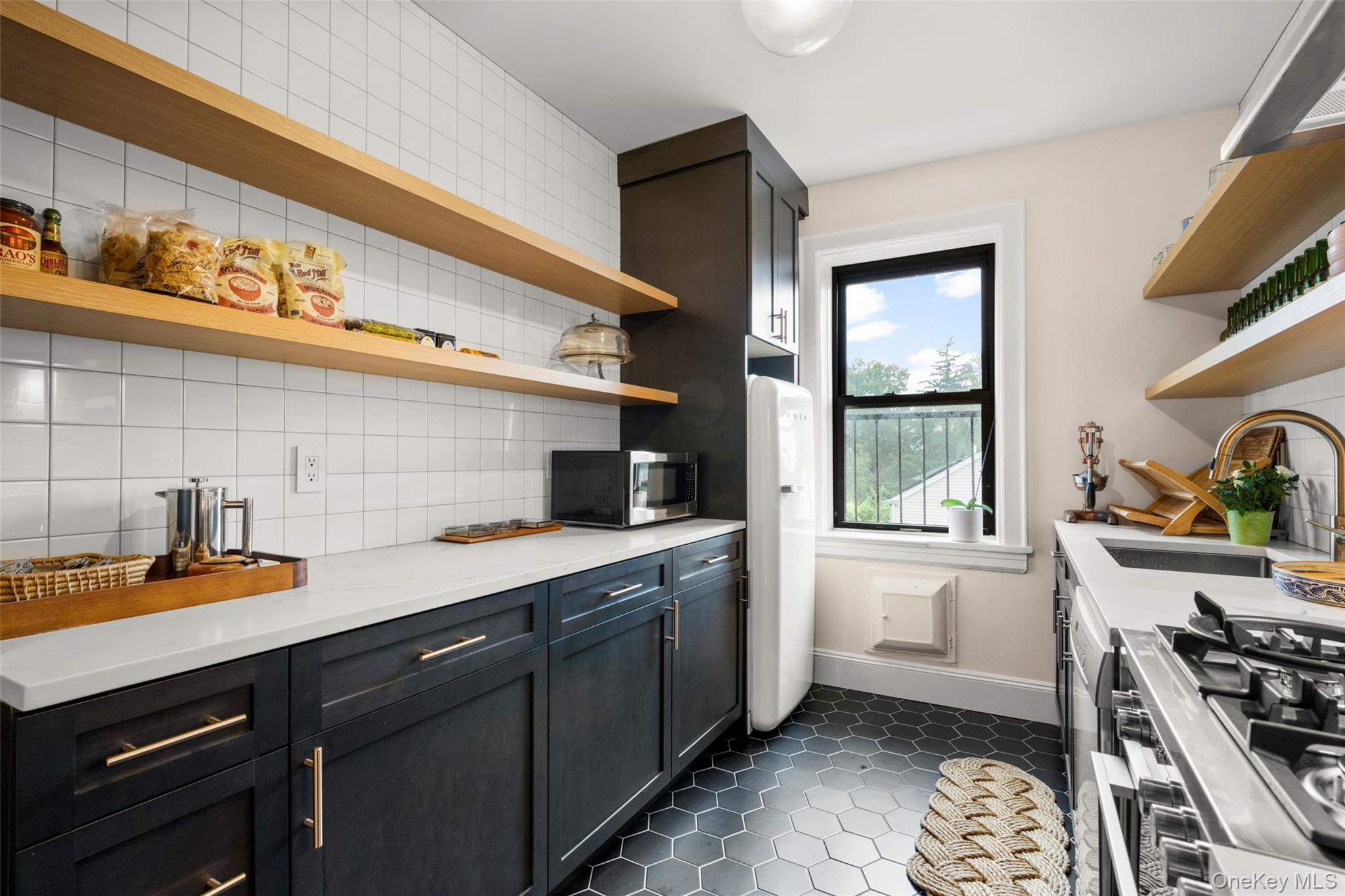 #10 photo, 412 Munro Avenue, Mamaroneck , NY 10543