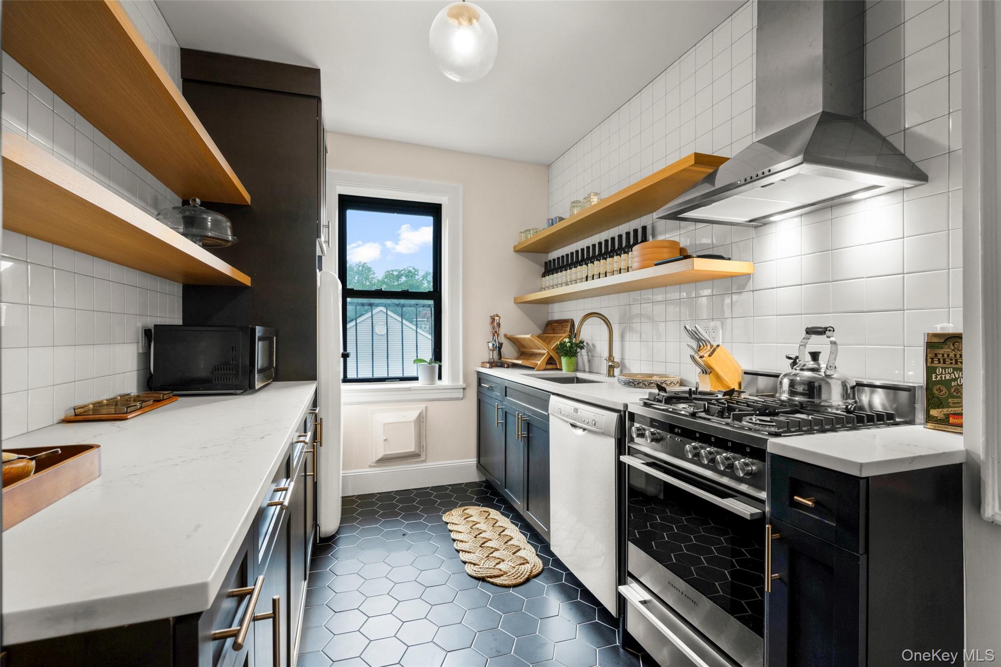 #11 photo, 412 Munro Avenue, Mamaroneck , NY 10543