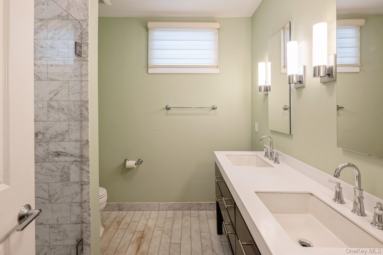 #11 photo, 13 Island Point, הברונקס Bronx , NY 10464