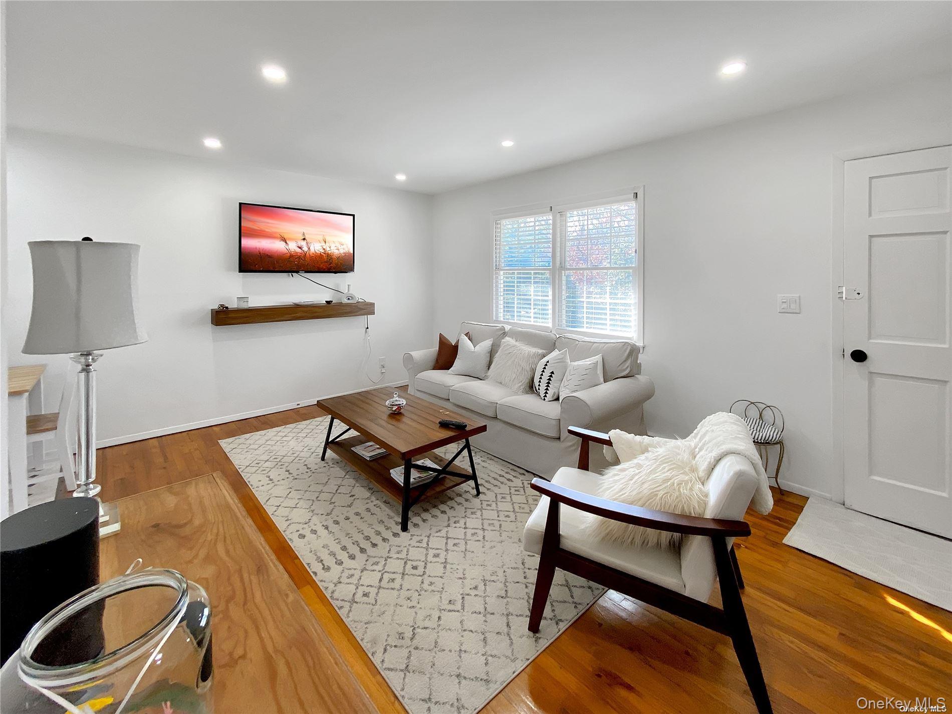 #2 photo, 18 Old Riverhead Road, Hampton Bays , NY 11946