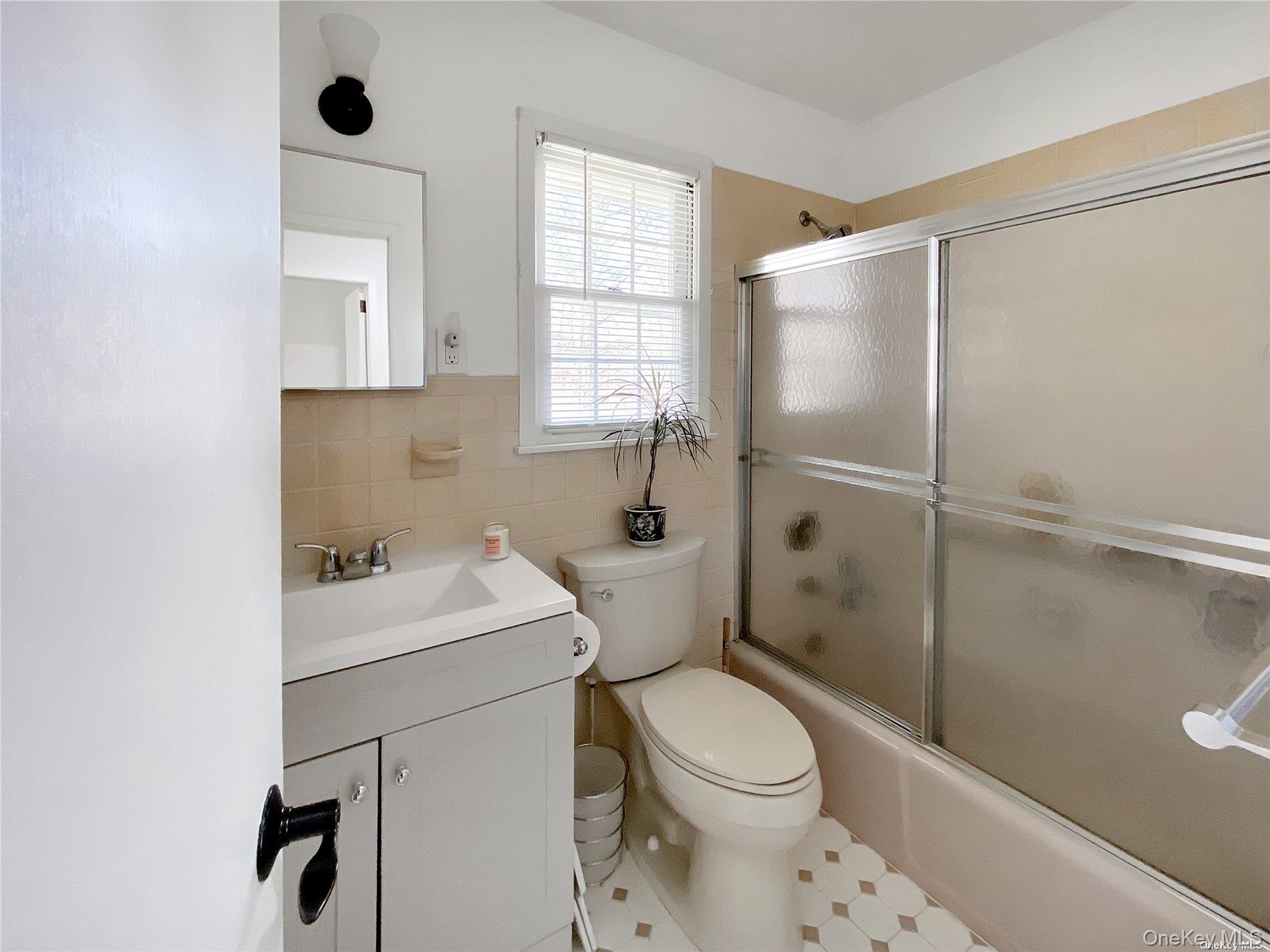 #9 photo, 18 Old Riverhead Road, Hampton Bays , NY 11946