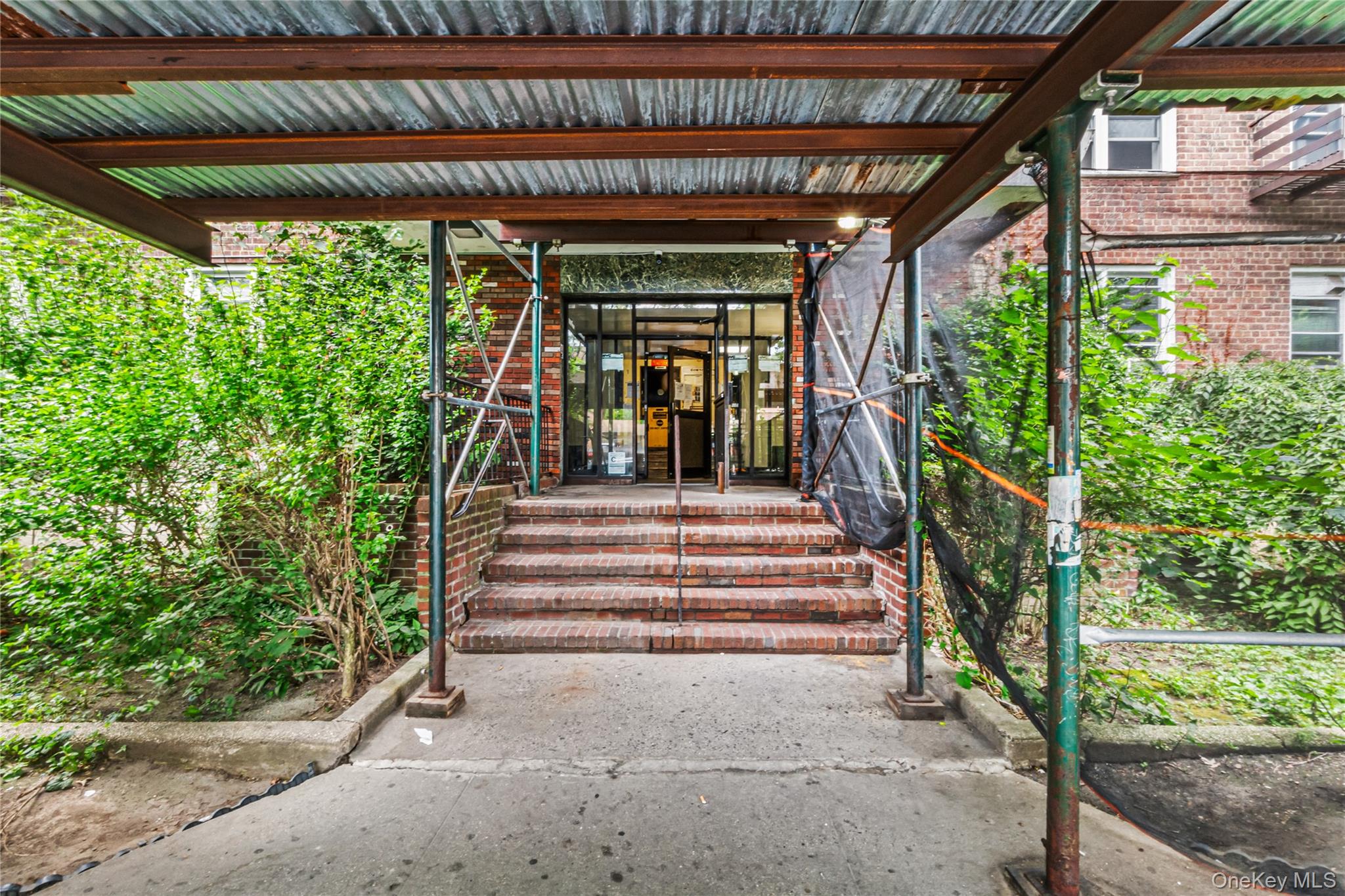 #1 photo, 42-40 Bowne Street, Куинс ‖ Flushing , NY 11355