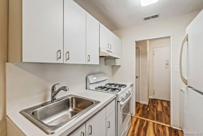 #9 photo, 42-40 Bowne Street, Куинс ‖ Flushing , NY 11355