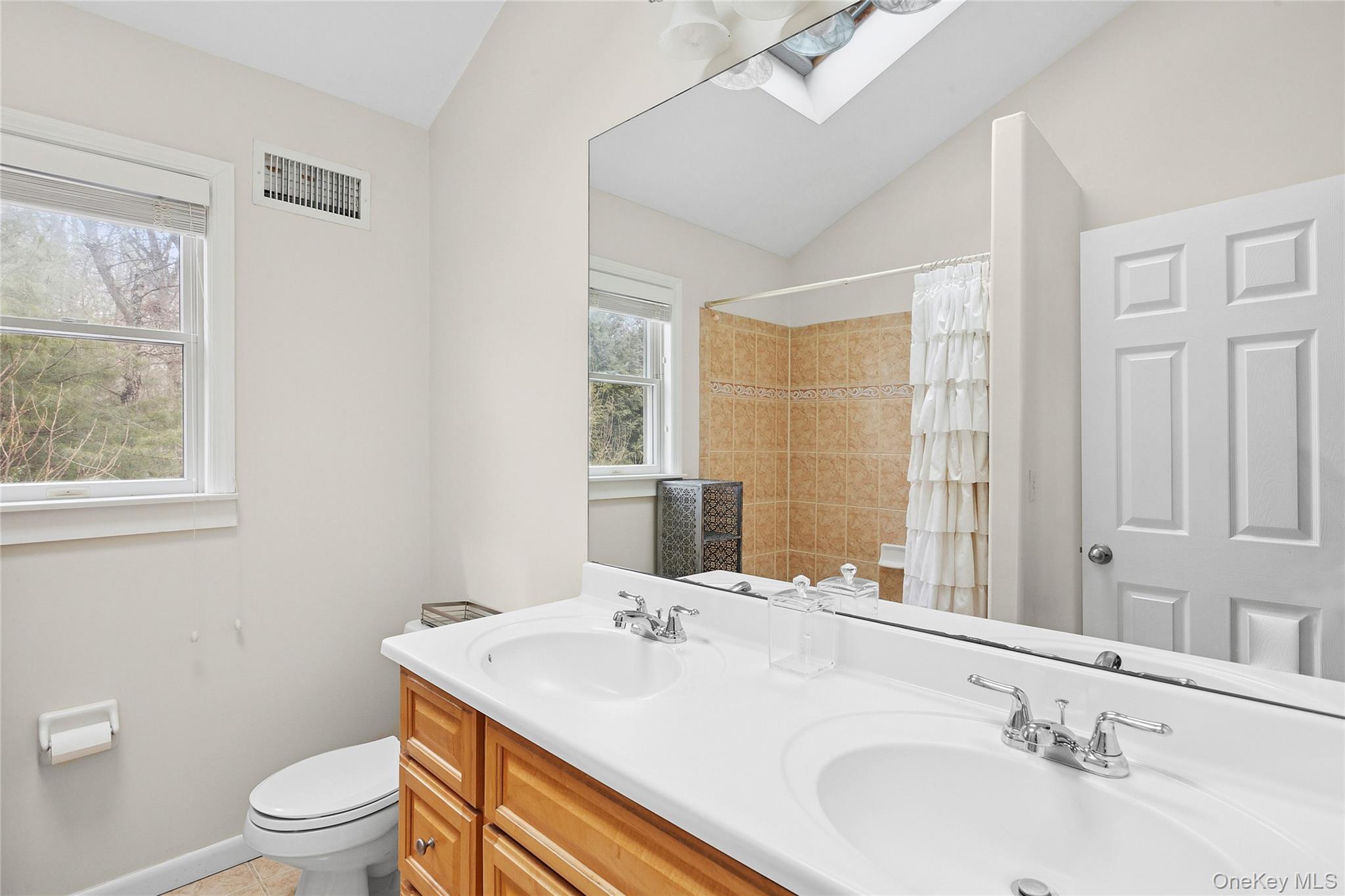 #9 photo, 11 Valley Street, 東長島 East Hampton , NY 11937