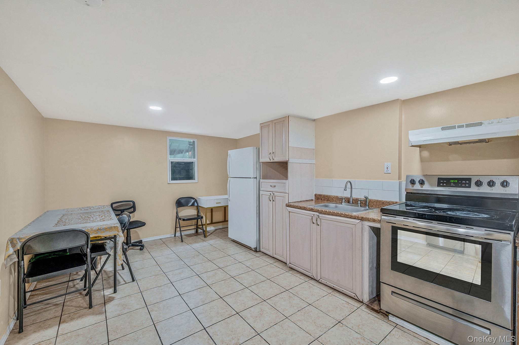 #18 photo, 26 Smith Street, Amityville , NY 11701