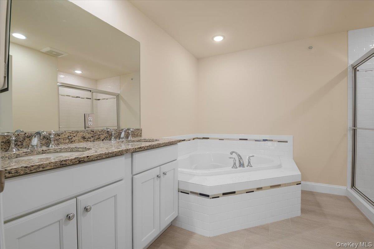 #16 photo, 4 Steven Circle, 롱 아일랜드 Dix Hills , NY 11746